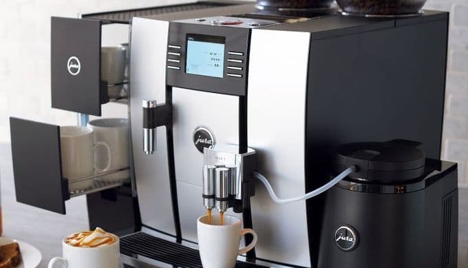 Review of DeLonghi PrimaDonna ESAM 6900M and Jura Giga 5 coffee machines