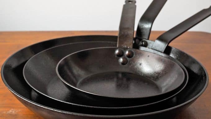 Features of carbon steel fry pan