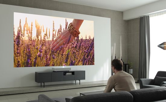 LG UST projector